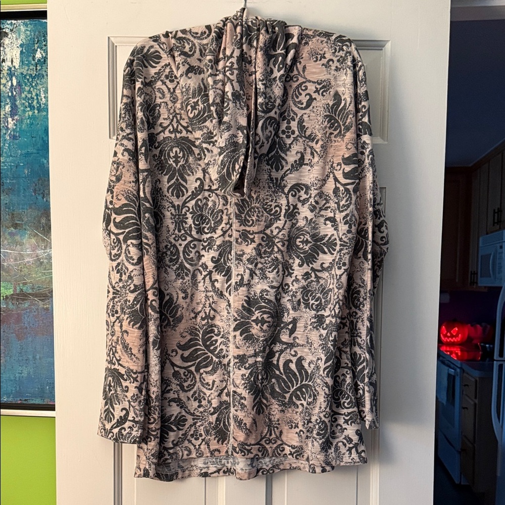 Elegant Women's Hoodie with Floral Design - Black and Pink